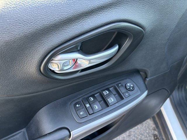 2022 Jeep Cherokee Latitude Lux - Photo 14