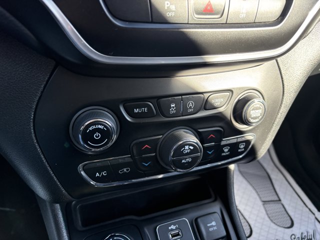 2022 Jeep Cherokee Latitude Lux - Photo 22