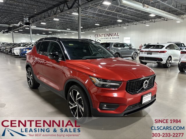 2022 Volvo XC40 R-Design's photo