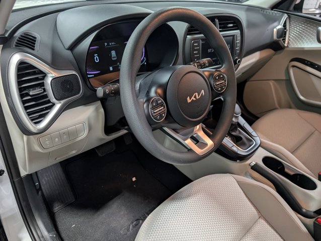 2025 Kia Soul LX - Photo 10