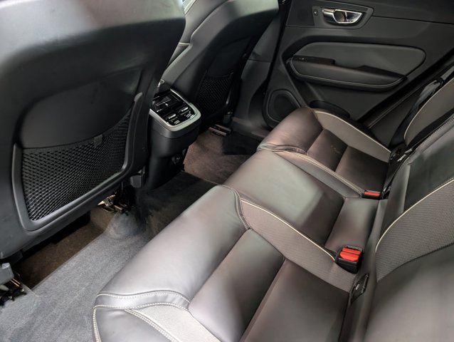 2021 Volvo XC60 R-Design - Photo 12