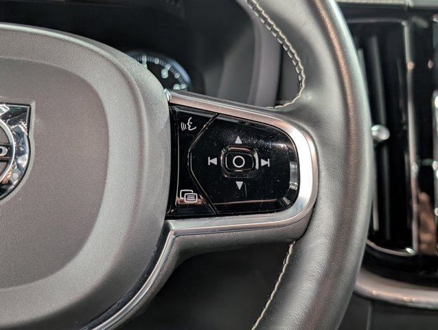 2021 Volvo XC60 R-Design - Photo 16