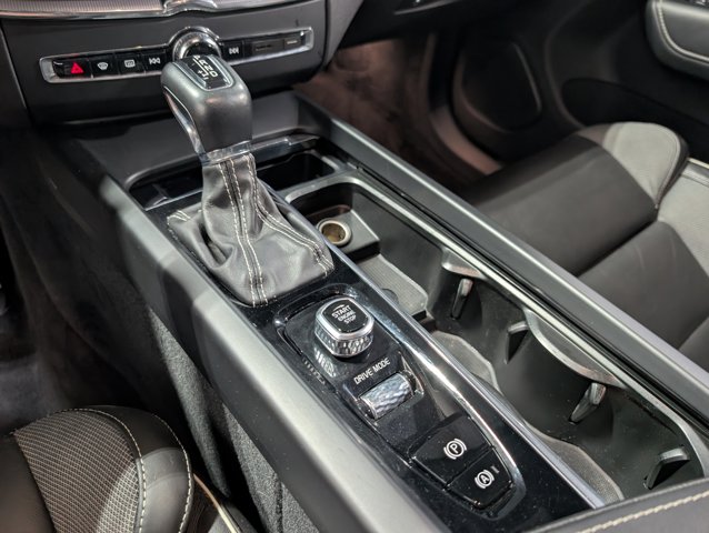 2021 Volvo XC60 R-Design - Photo 20