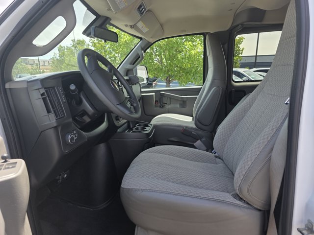 2024 Chevrolet Express Passenger LT - Photo 8