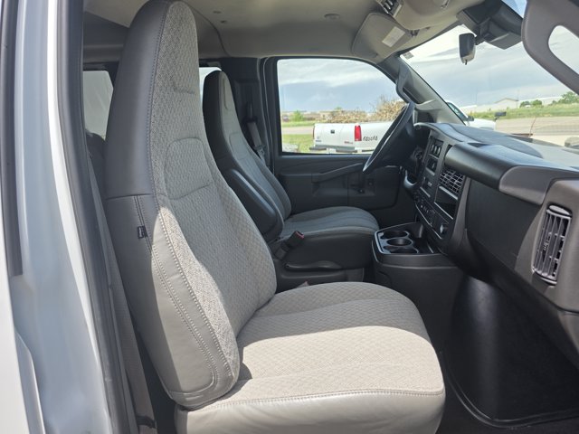 2024 Chevrolet Express Passenger LT - Photo 9