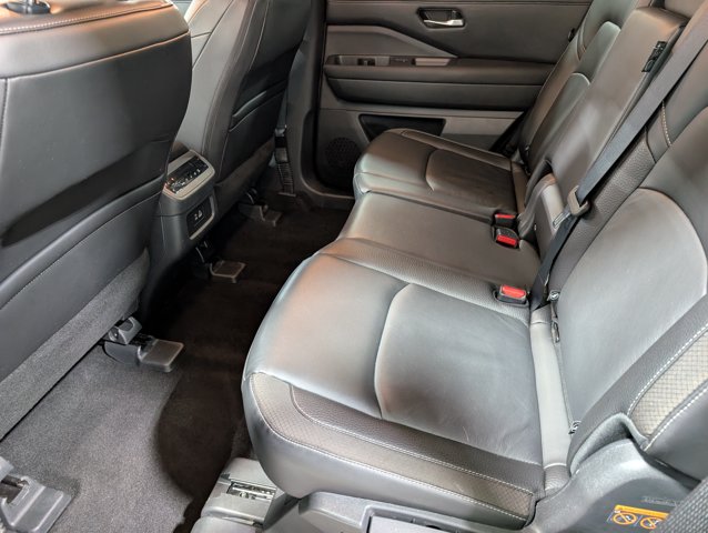 2025 Nissan Pathfinder SL - Photo 11